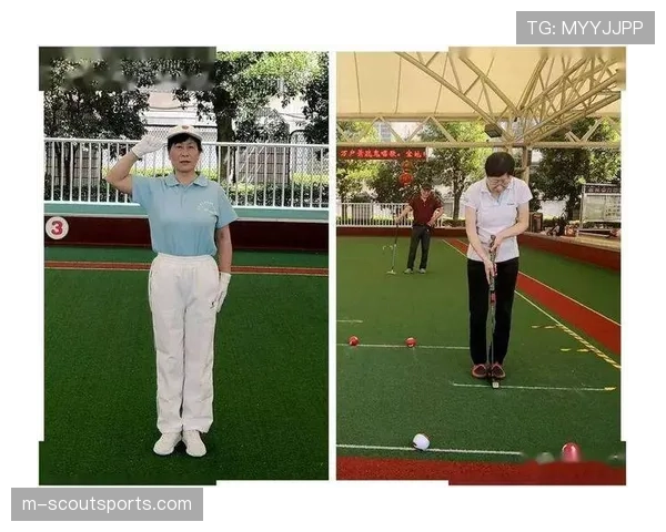 特写：雷恩定位球教练场边的手势密码与战术板