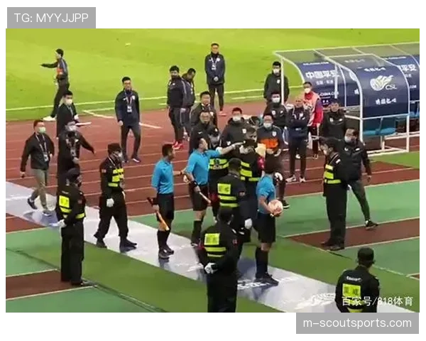 裁判组赛前会议重点讨论对“危险动作”的界定，涉及双方球员对高空球的争抢